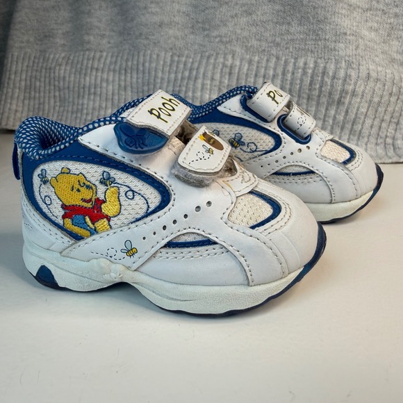 Kids Winnie the Pooh Size 3 Smartfit White Blue Velcro Sneakers Vintage 90s - Picture 2 of 15